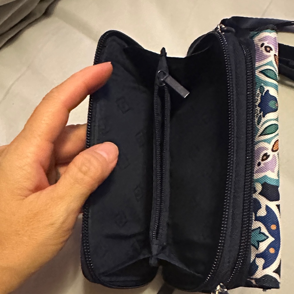 Vera Bradley Floral Patterned Crossbody Bag/Writslet - Picture 3 of 5
